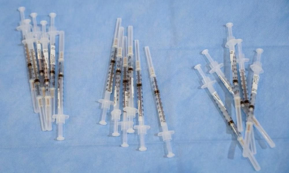 Κορονοιός: Στα σκουπίδια 15 εκατ. δόσεις εμβολίων από το Μάρτιο στις ΗΠΑ